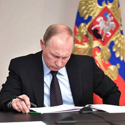 Владимир Путин - Путин подписал закон о праве правительства вводить режим ЧС на всей территории страны - radiomayak.ru