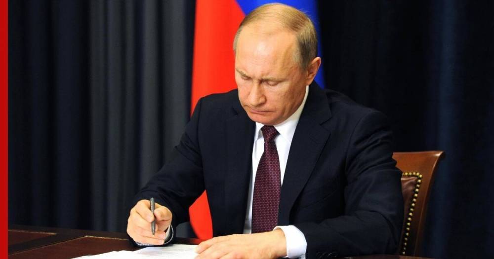 Владимир Путин - Путин подписал закон об уголовной ответственности за нарушение карантина - profile.ru - Россия