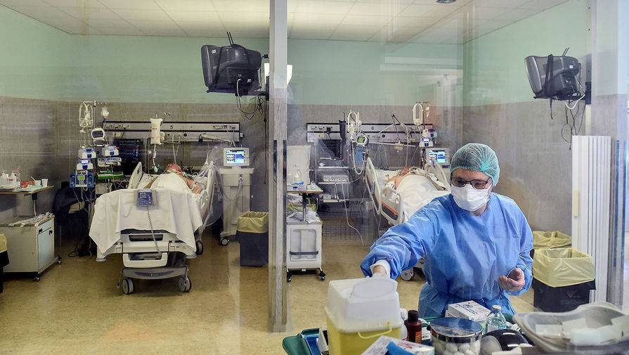 Во Франции от коронавируса умерли больше четырех тысяч человек - gazeta.ru - Франция - Ухань