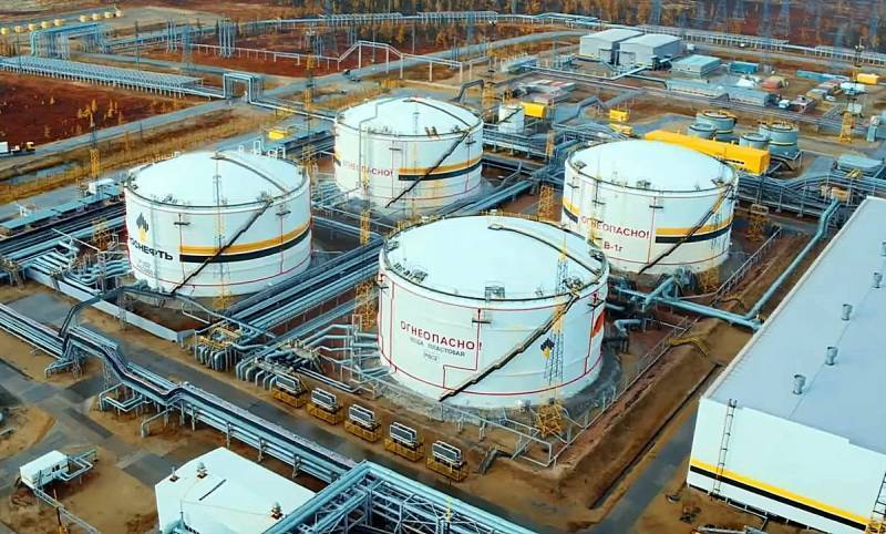 Трамп заставил Россию и Саудовскую Аравию сократить добычу нефти в угоду США - topcor.ru - Россия - Сша - Саудовская Аравия - Ирак