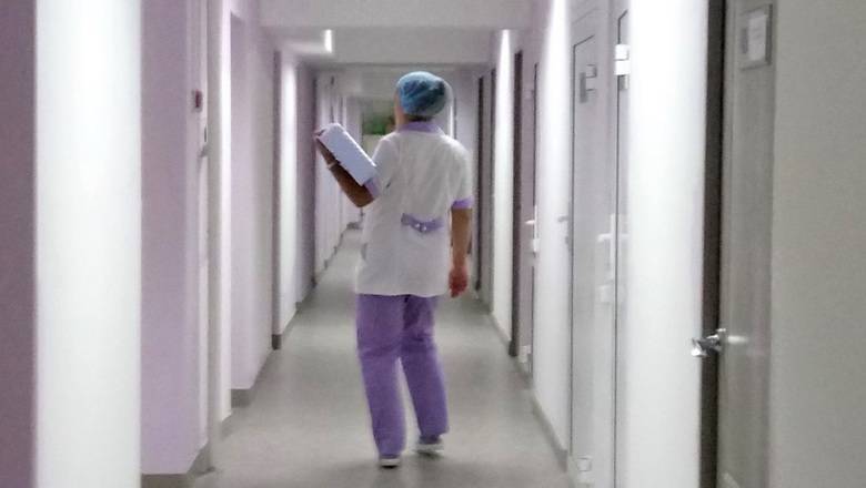 В Ульяновской области медсестра заразила коронавирусом 34 человека - newizv.ru - Эмираты - Ульяновская обл.