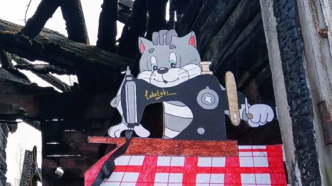 На Парнасе появился новый стрит-арт с котом Матроскиным на самоизоляции - piter.tv