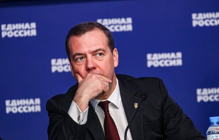 Медведев осудил «сверхоптимистичные оценки» развития пандемии COVID-19 - news.ru