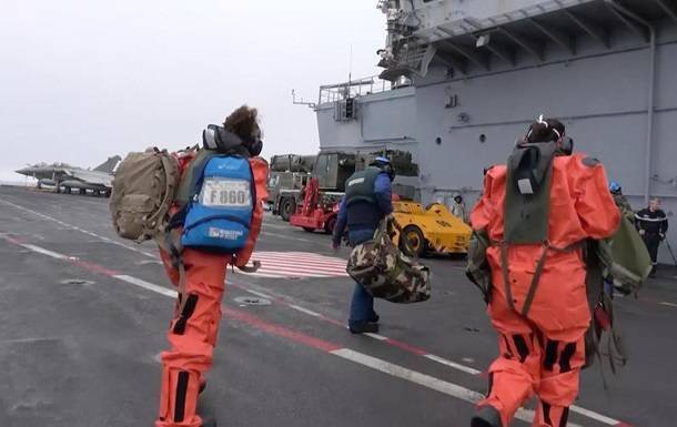 На борту французского авианосца выявили COVID-19 у 50 моряков - korrespondent.net - Франция
