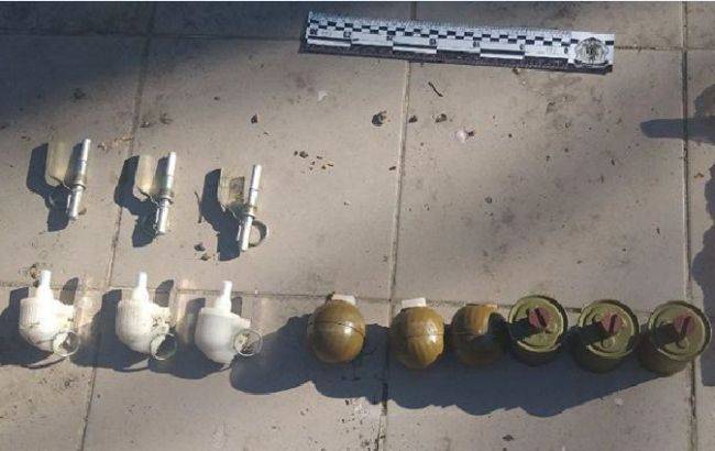 В Киеве задержали военного, который продавал боевые гранаты и боеприпасы - rbc.ua - Украина - Киев