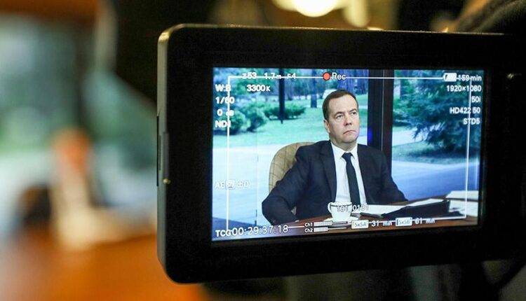 Дмитрий Медведев - Медведев призвал корректировать законы из-за коронавируса - newtvnews.ru - Россия