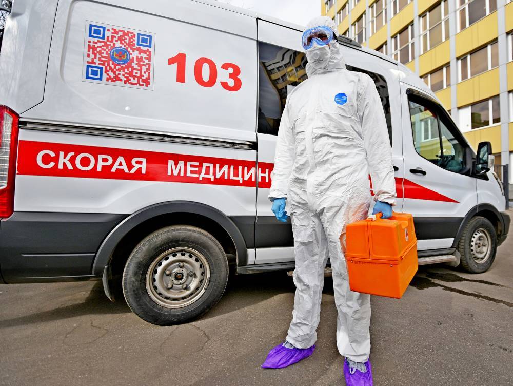Одна бригада «скорой» в Москве выполняет 5-7 вызовов за сутки к пациентам с COVID-19 - vm.ru - Москва