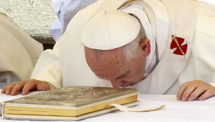Католики потребовали от Ватикана возобновить службы - vesti.ru - Ватикан