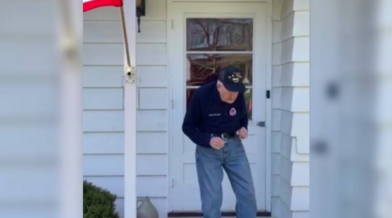 Джастин Тимберлейк - 97-летний ветеран Второй мировой, танцующий на крыльце под Тимберлейка, подарил радость сотням тысяч людей - usa.one - Сша - штат Висконсин