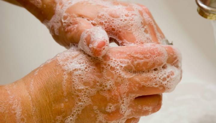 Дерматологи рассказали, сколько раз в день нужно мыть руки и пользоваться антисептиком - vesti.ru