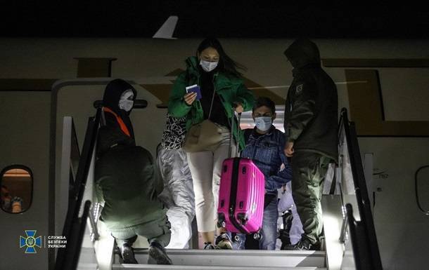 В Киев из ОАЭ прибыл самолет со 113 украинцами и гуманитаркой - korrespondent.net - Украина - Киев - Эмираты