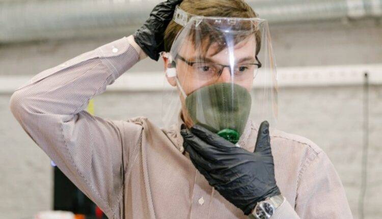 Владимир Зайцев - Эксперт опроверг эффективность пластикового экрана для лица, «защищающего» от коронавируса - newtvnews.ru - Россия