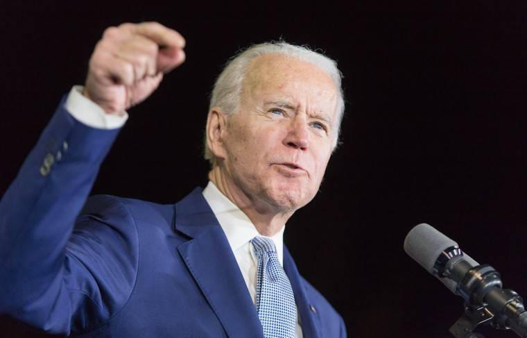 Бывшая помощница Байдена обвинила его в домогательствах - news.ru - Сша