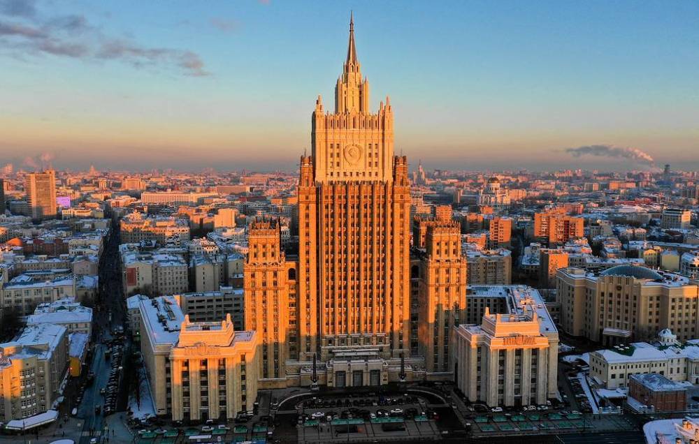 МИД: Более 37 тысяч россиян за рубежом обратились за матпомощью - vm.ru - Россия