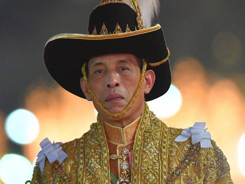 Маха Вачиралонгкорн Рама - Король Таиланда устал от карантина с 20 наложницами и улетел на фестиваль - bloknot.ru - Германия - Таиланд