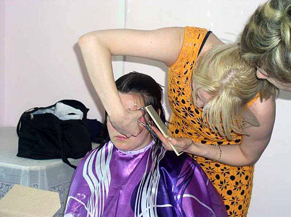 Первому вице-премьеру Удмуртии стали угрожать парикмахеры, оставшиеся без работы - nakanune.ru - Россия - республика Удмуртия