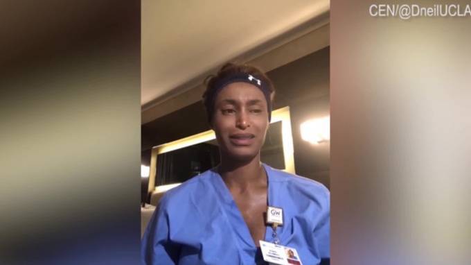 Дэниэль Шмолл - Заплаканная медсестра записала видео после смерти пациентов с коронавирусом - piter.tv - Сша - Нью-Йорк