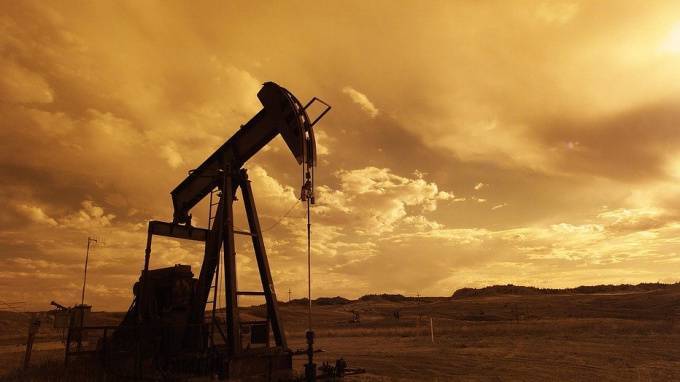 Ценам на нефть предрекли падение вопреки исторической сделке - piter.tv