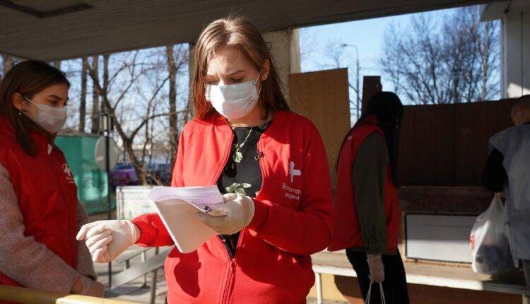 ВЦИОМ: более 60% россиян готовы стать волонтерами в условиях пандемии - newtvnews.ru - Россия