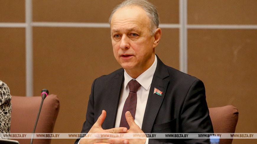 Сенатор призвал на фоне фейков о коронавирусе доверять достоверным источникам - belta.by - Белоруссия - Минск