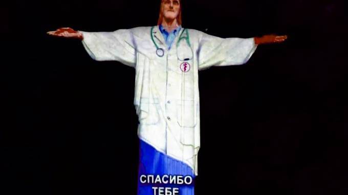 Статую Христа в Рио-де-Жанейро "одели" в халат врача - piter.tv - Рио-Де-Жанейро