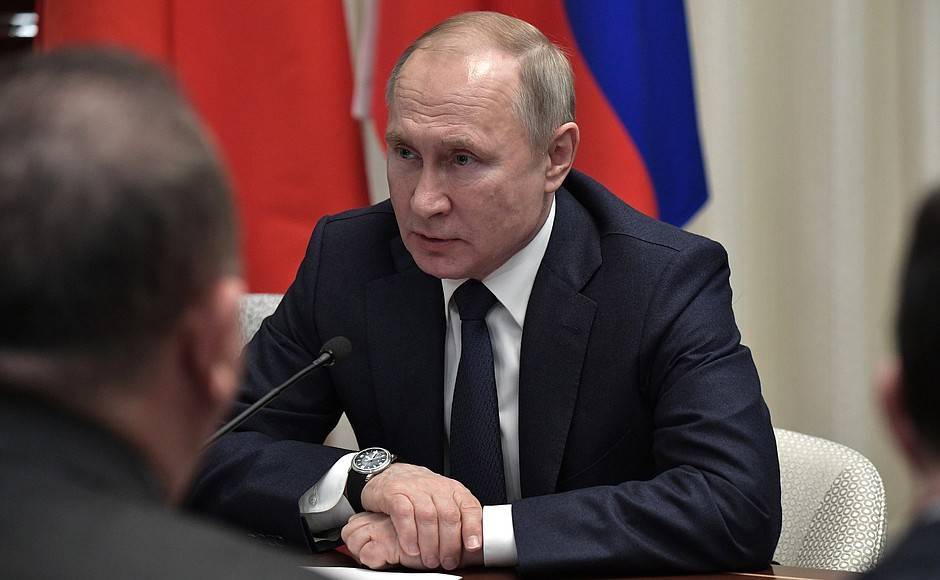Владимир Путин - Путин поручил поддержать сервисы доставки еды в условиях пандемии - vm.ru - Россия