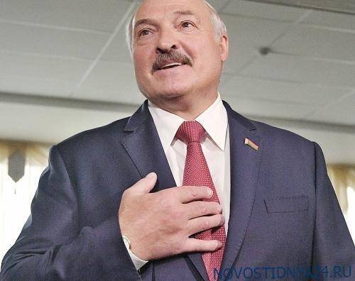 Александр Лукашенко - Белорусские сельчане в медицинских масках удивили Лукашенко - novostidnya24.ru - Белоруссия