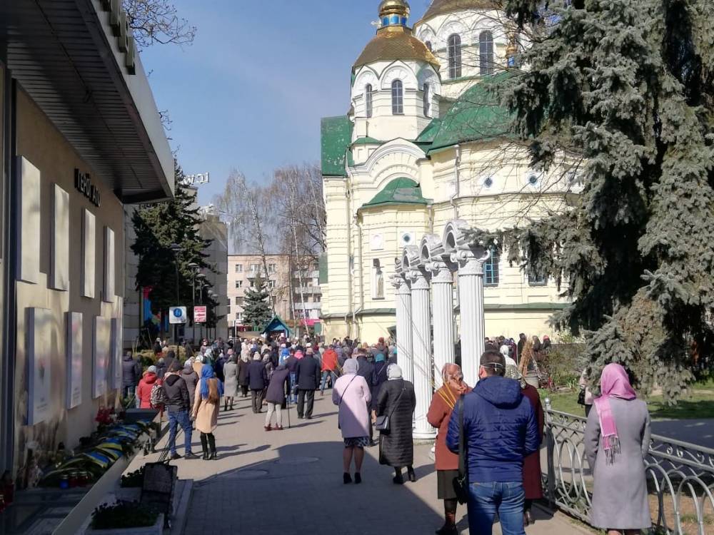 Владимир Зеленский - Вчера в Украине в храмы пришло около 126 тыс. верующих, год назад было 3 млн – Офис президента - gordonua.com - Украина