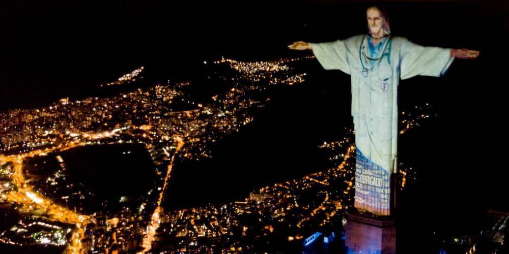 Иисус Христос - В Бразилии выразили благодарность всем врачам, одев Иисуса Христа в медицинский халат - ruposters.ru - Бразилия - Рио-Де-Жанейро