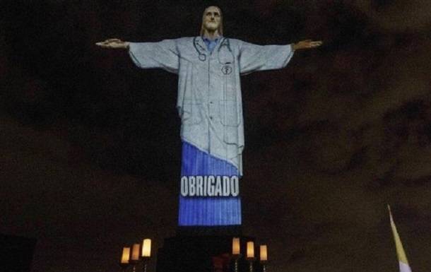 На статую Христа в Рио-де-Жанейро "надели" медицинский халат - korrespondent.net - Бразилия - Рио-Де-Жанейро