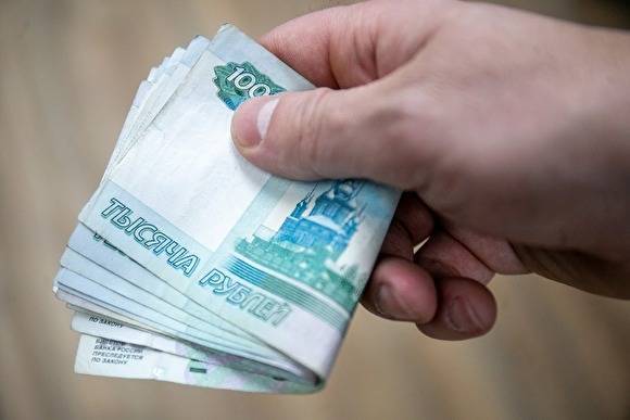 Больше половины уральцев заявили о снижении доходов из-за коронавируса - znak.com - округ Уральский