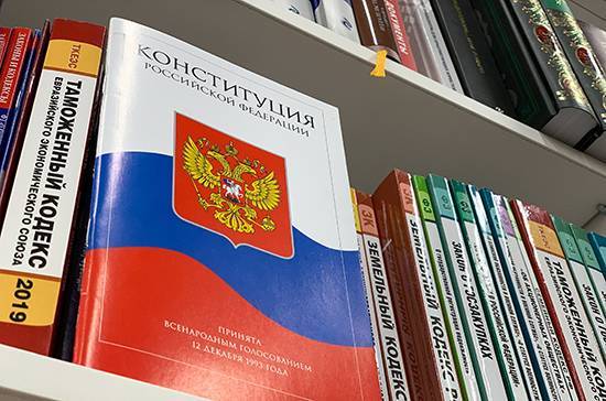 Владимир Путин - Андрей Макаров - Макаров оценил актуальность поправок к Конституции - pnp.ru - Россия