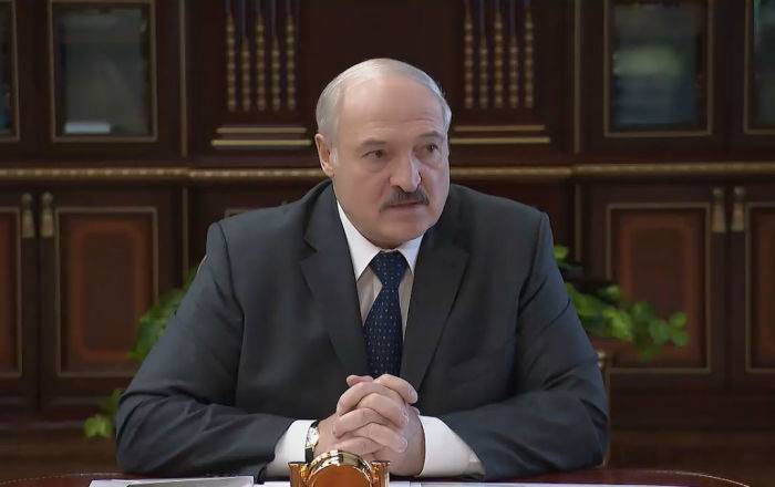 Александр Лукашенко - Лукашенко: я приеду и спрошу, круглые ли сутки шьют маски - видео - sputnik.by - Белоруссия