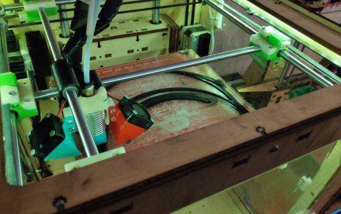 В БНТУ начали печатать защитные экраны для медиков на 3D-принтере - sputnik.by - Белоруссия - Минск