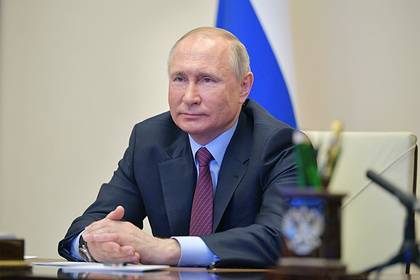 Владимир Путин - Путин поручил поддержать помогающие гражданам во время эпидемии НКО - lenta.ru - Россия