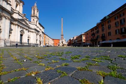 Площади Рима заросли травой из-за отсутствия туристов - lenta.ru - Италия - Рим