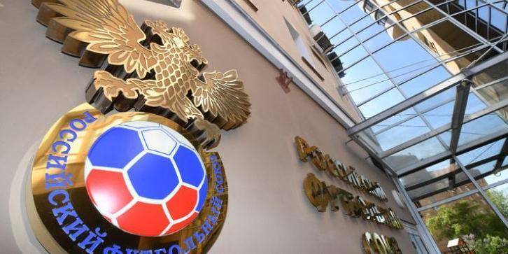 Чиновники попросят у государства денег для футбольных клубов пострадавших от COVID-19 - ruposters.ru