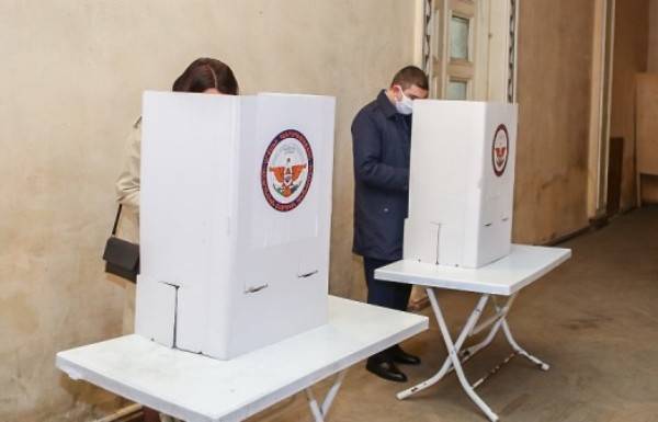 Араик Арутюнян - Выборы в режиме ЧС: в Арцахе проходит второй тур президентских выборов - eadaily.com