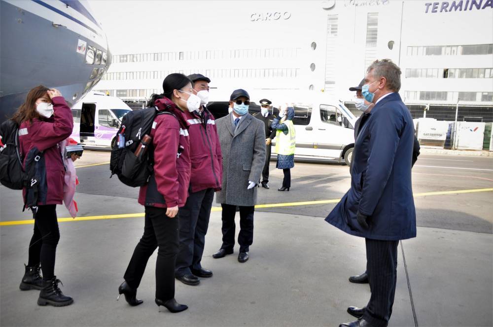 Врачи и гуманитарная помощь из Китая прибыли в Москву для борьбы с коронавирусом - vm.ru - Россия - Москва - Китай