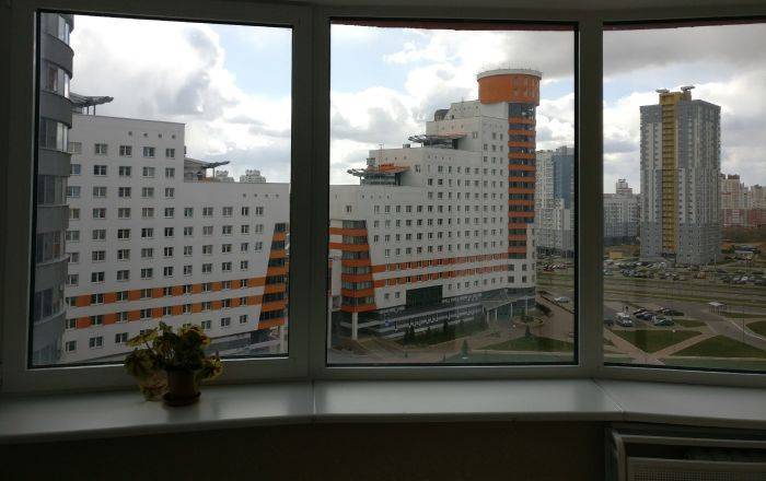 Многие рванули домой: что происходит в закрытом на карантин общежитии БГУИР - sputnik.by - Минск