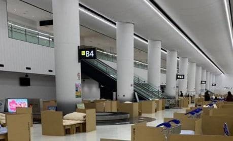 Аэропорт Токио предлагает пассажирам спать в картонных коробках в ожидании результатов теста на коронавирус - usa.one - Токио