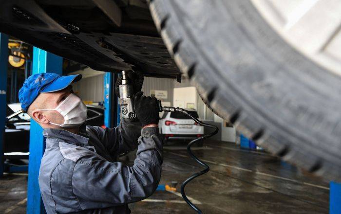 Запчасти месяц не везут! Белорусы не могут починить авто во время COVID-19 - sputnik.by - Россия