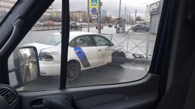 В Петербурге заметили каршеринговое авто, несмотря на запрет - piter.tv - Санкт-Петербург - район Фрунзенский, Санкт-Петербург