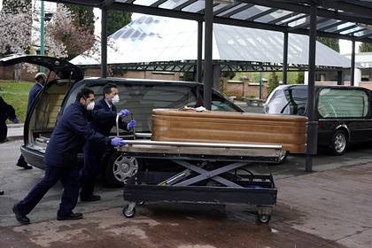 Похоронные службы Испании пожаловались на перегруженность - lenta.ru - Испания - Мадрид