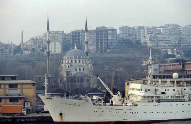 Российские моряки в Стамбуле попросили вернуть их домой - newtvnews.ru - Стамбул