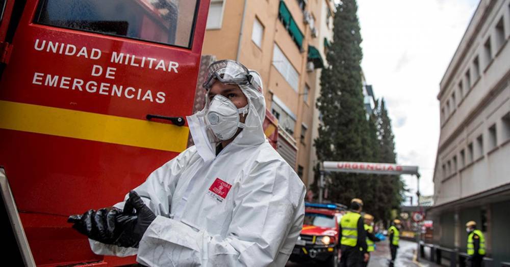 В Испании за сутки от коронавируса скончались более 500 человек - ren.tv - Испания - Минздрав