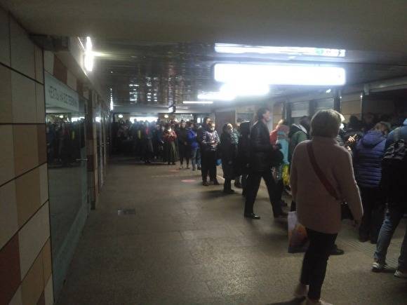 Сергей Собянин - Собянин отреагировал на очереди в метро и пробки в Москве в первый день пропускного режима - znak.com - Москва