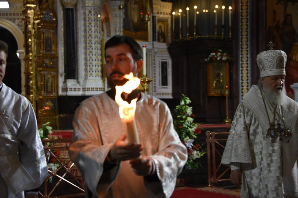 Благодатный огонь доставят в храм Христа Спасителя 18 апреля - vm.ru - Россия - Израиль