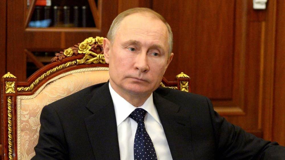 Владимир Путин - Путин призвал отправить 200 млрд рублей на обеспечение сбалансированности бюджета регионов - riafan.ru - Россия - Москва