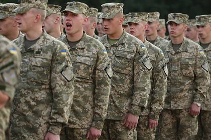 Украина перенесла призыв в армию на лето из-за коронавируса - lenta.ru - Украина